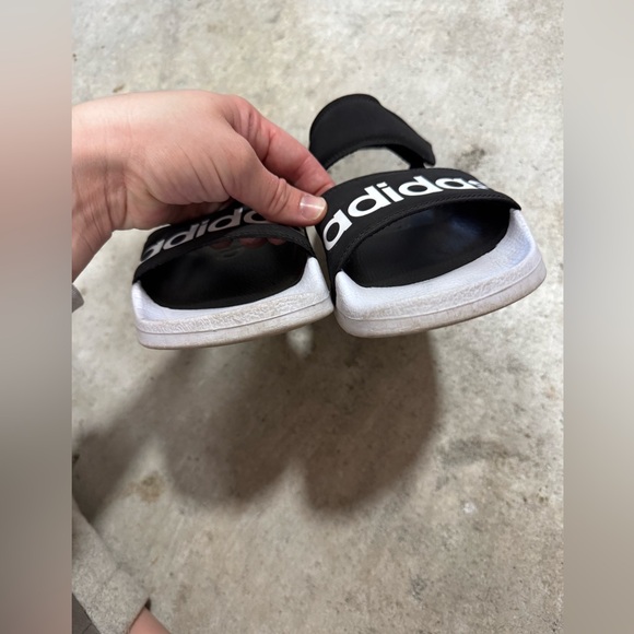 Adidas women’s size 7 sandals black and white Velcro strap - Picture 3 of 7